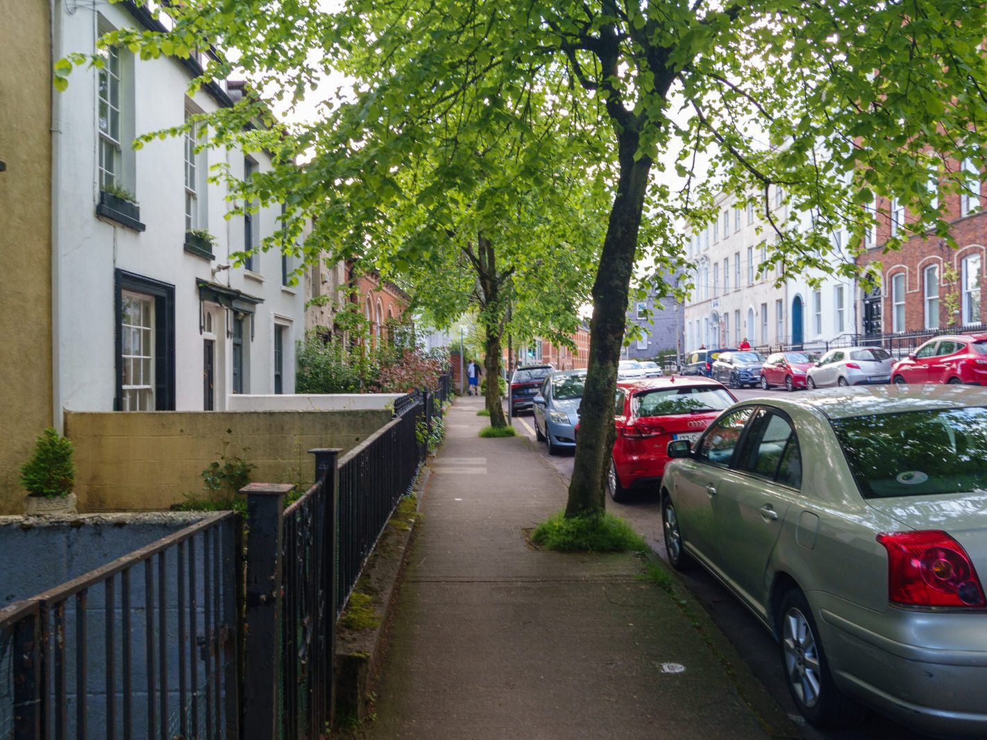 WALKING ALONG WELLINGTON ROAD AND SIDNEY PLACE [IS THIS PART OF THE VICTORIAN QUARTER] 034