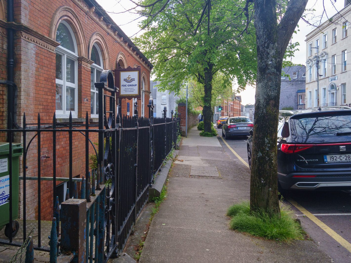 WALKING ALONG WELLINGTON ROAD AND SIDNEY PLACE [IS THIS PART OF THE VICTORIAN QUARTER] 033
