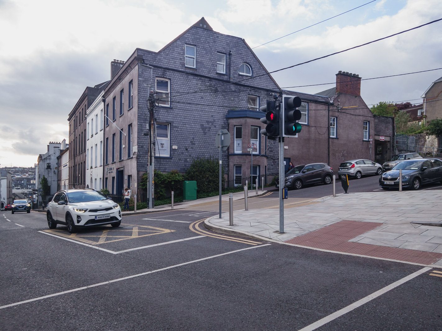 WALKING ALONG WELLINGTON ROAD AND SIDNEY PLACE [IS THIS PART OF THE VICTORIAN QUARTER] 030