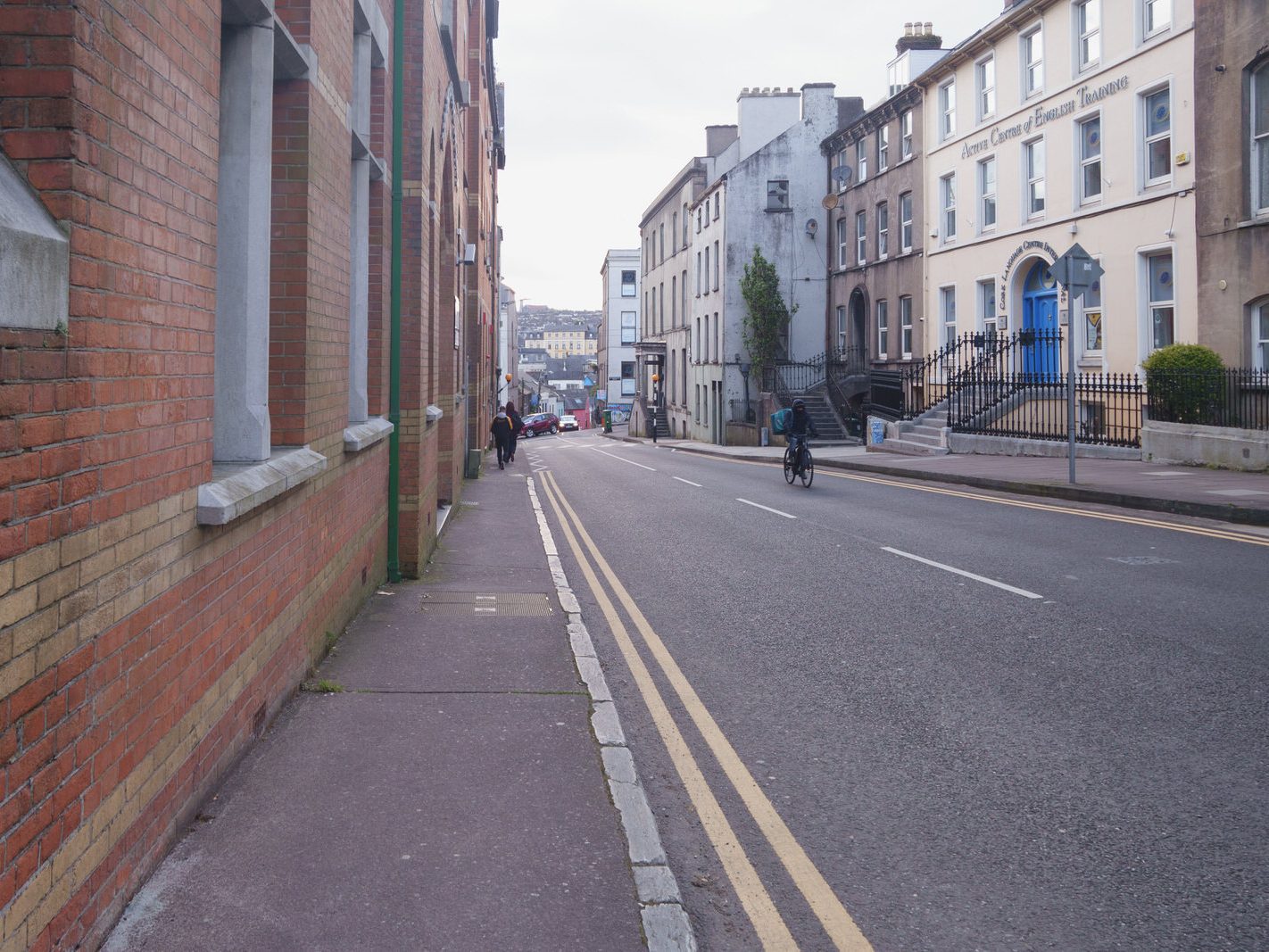 WALKING ALONG WELLINGTON ROAD AND SIDNEY PLACE [IS THIS PART OF THE VICTORIAN QUARTER] 039