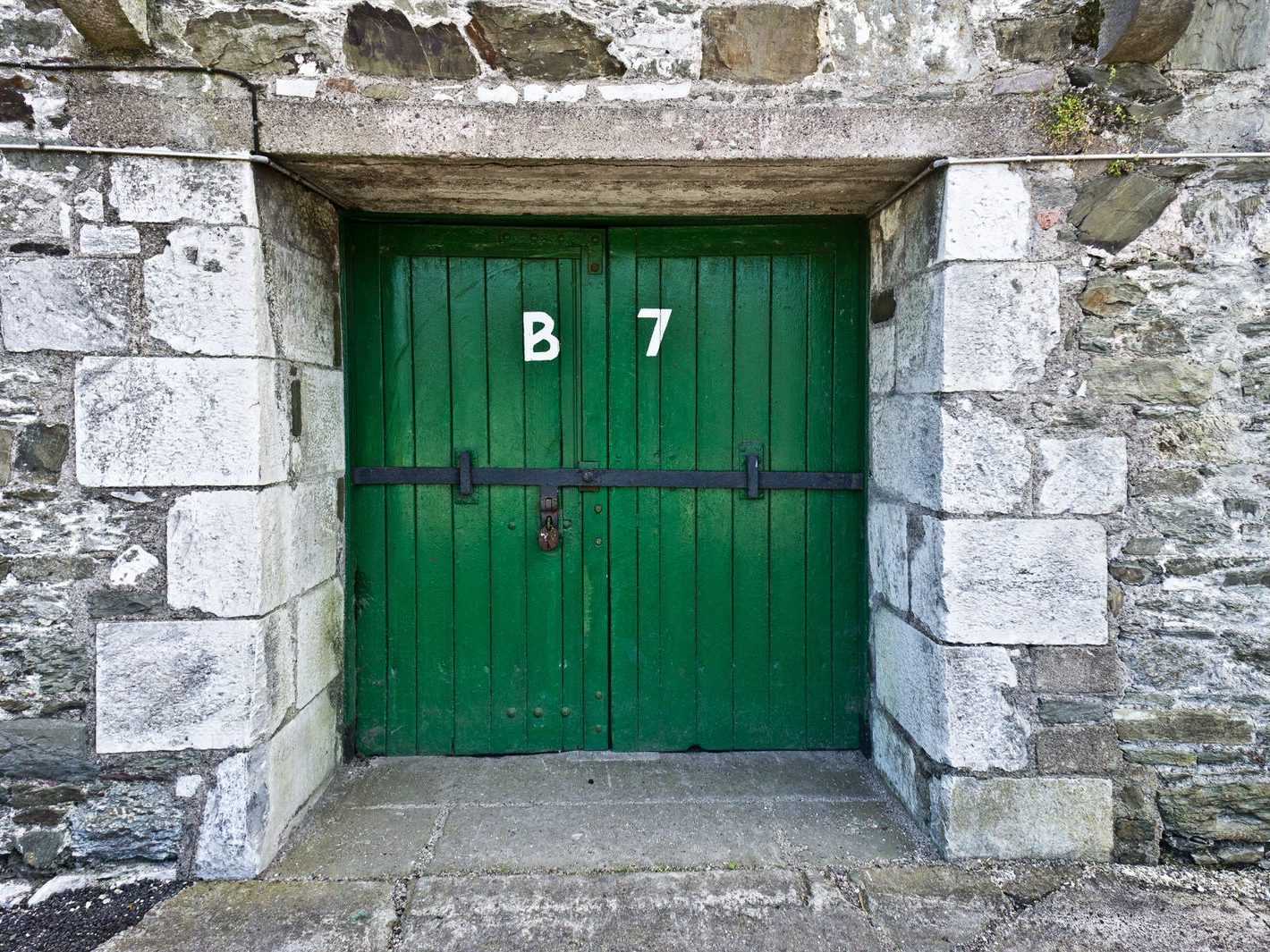 OLD PHOTOGRAPHS OF CUSTOM HOUSE QUAY IN CORK [AS IT WAS IN MAY 2011] 008