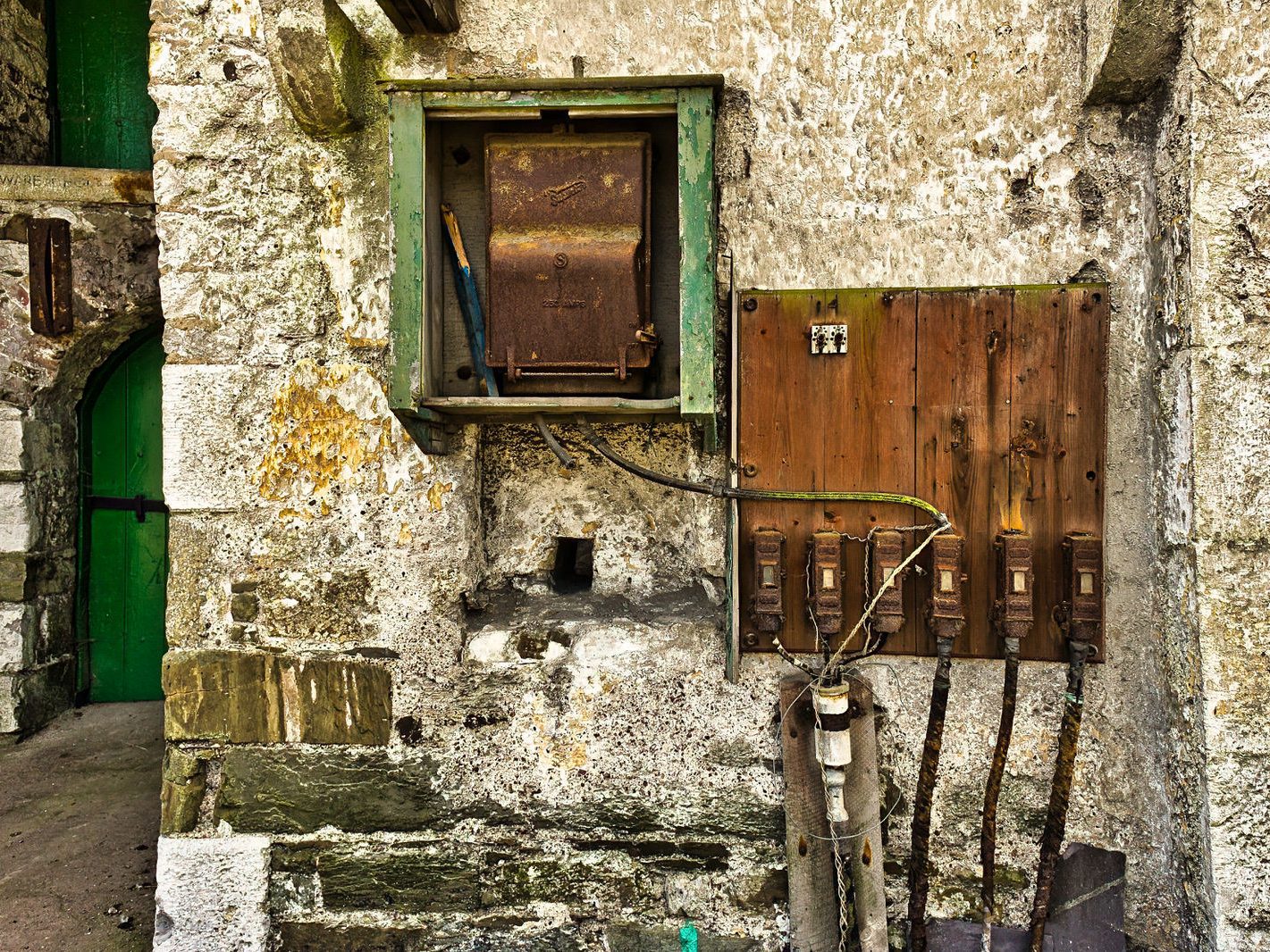 OLD PHOTOGRAPHS OF CUSTOM HOUSE QUAY IN CORK [AS IT WAS IN MAY 2011] 002