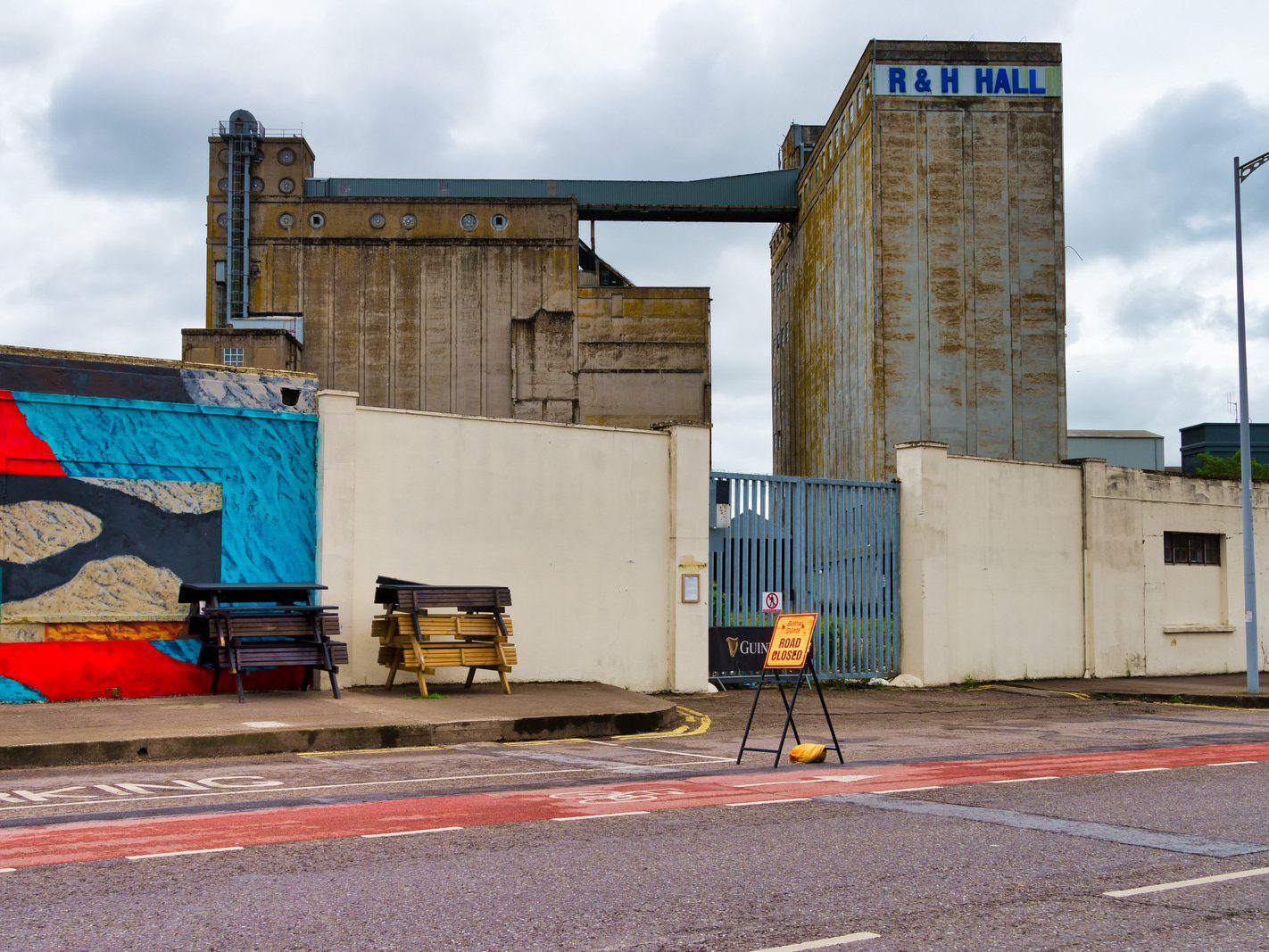 R&H COMPLEX ON KENNEDY QUAY [PHOTOGRAPHED MAY 2022] 004