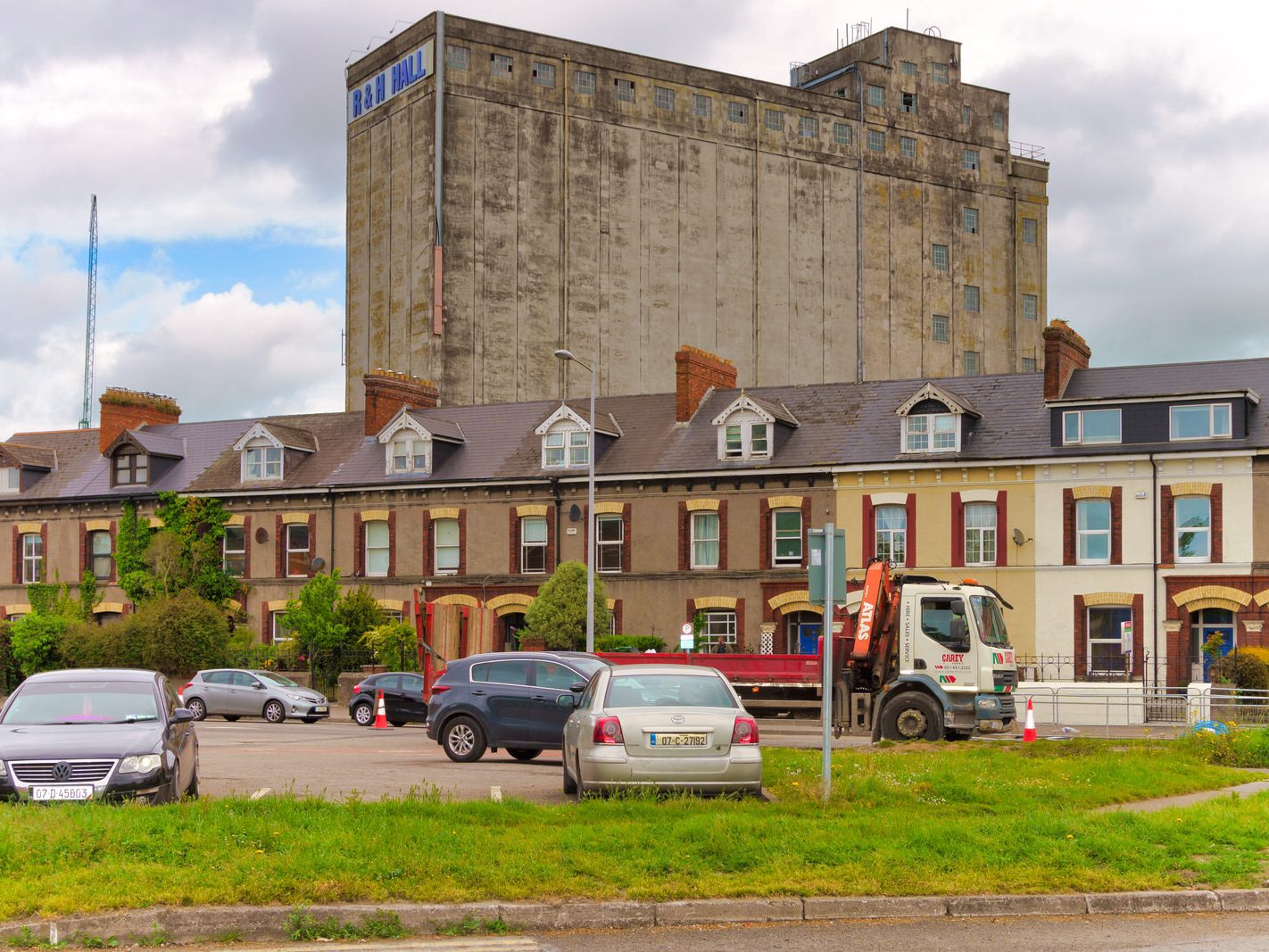 R&H COMPLEX ON KENNEDY QUAY [PHOTOGRAPHED MAY 2022] 002