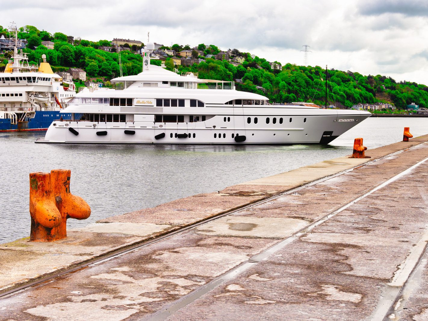 THE BELLA VITA SAILING FROM KENNEDY QUAY IN CORK 001