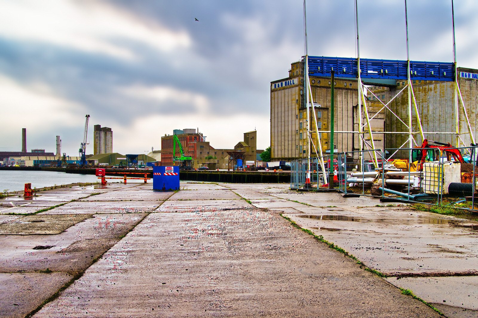 CUSTOM HOUSE HOUSE QUAY [I PHOTOGRAPHED THE AREA AND NEARBY IN JULY 2022] 008