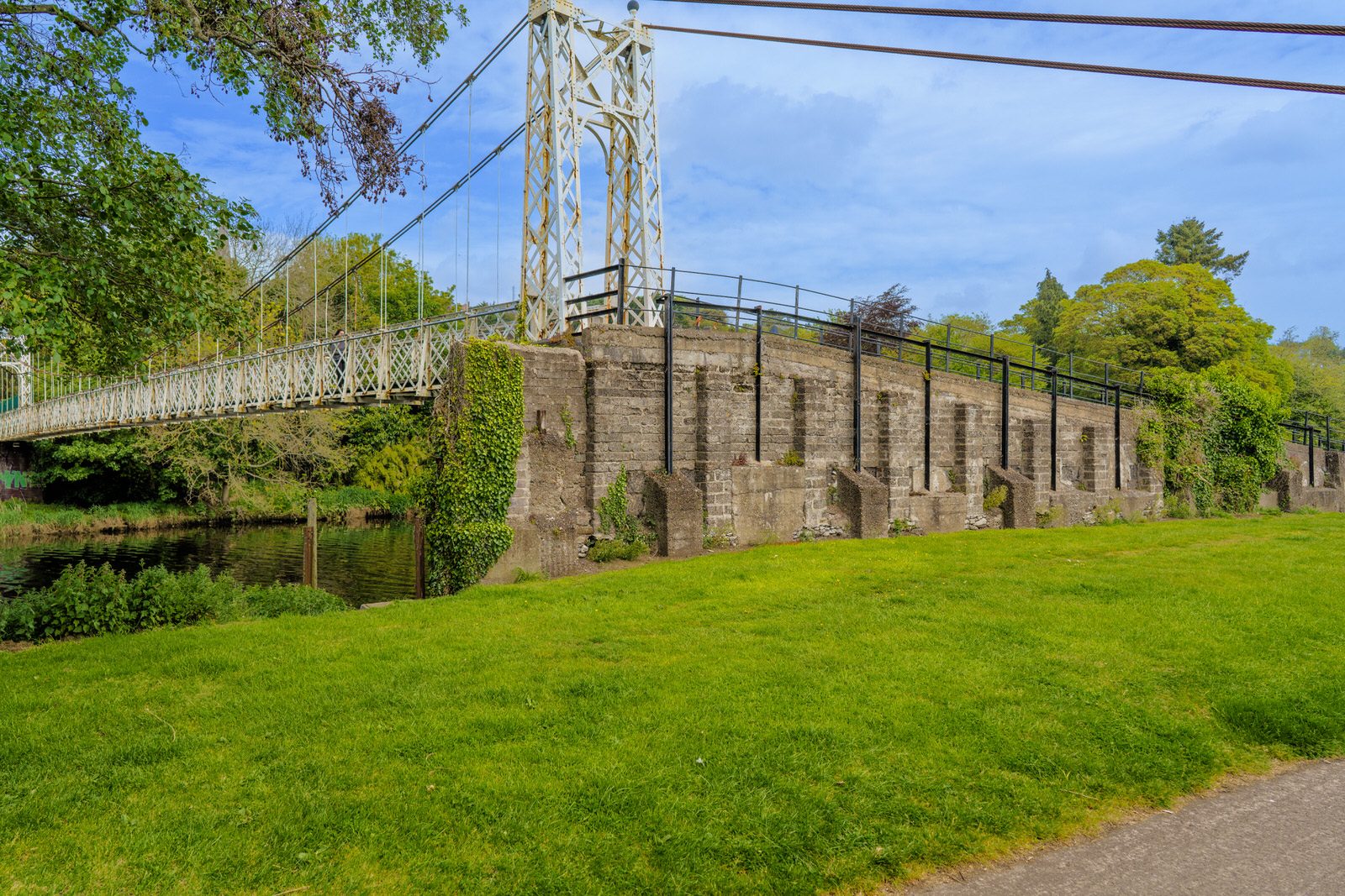 PHOTOGRAPHED IN MAY 2019 NOT LONG BEFORE IT WAS REPAIRED AND RESTORED [DALY'S BRIDGE BUT LOCALLY IT IS THE SHAKEY BRIDGE]-224592-1