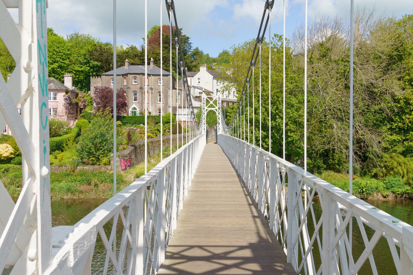 THE SHAKY OR THE SHAKEY BRIDGE [PHOTOGRAPHED MAY 2022 REPROCESSED IN OCTOBER 2023]-224509-1