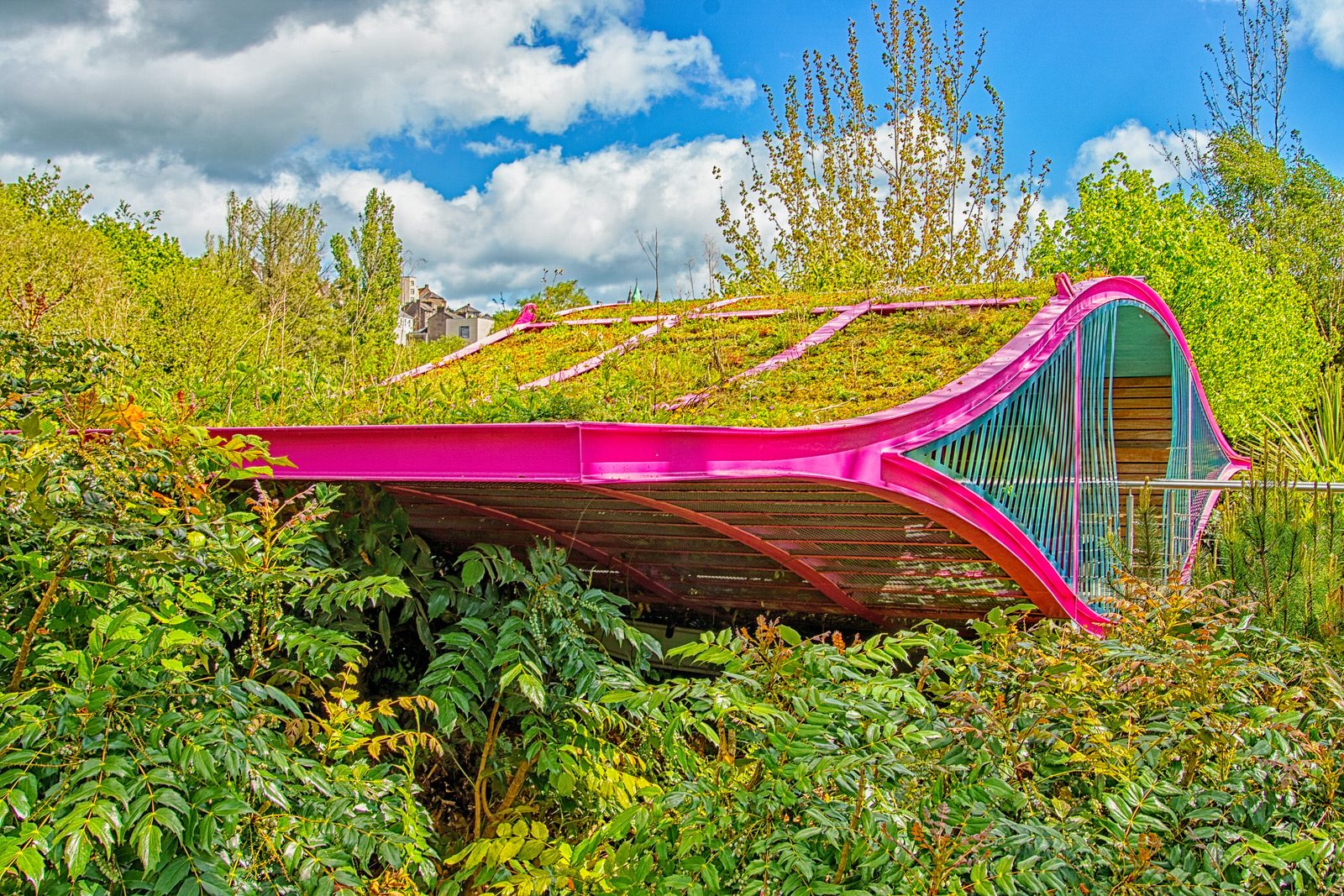 THE SKY GARDEN BY DIARMUID GAVIN [WON AN AWARD AT THE CHELSEA FLOWER SHOW IN 2011]-224522-1