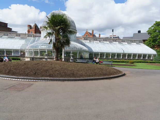 THE MAIN GLASSHOUSE
