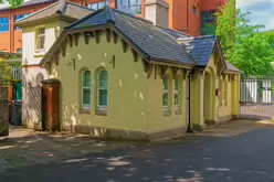 THE REMAINING GATE LODGE AT BELFAST BOTANIC GARDENS [PHOTOGRAPHED MAY 2017]-235413-1 REMAINING GATE LODGE