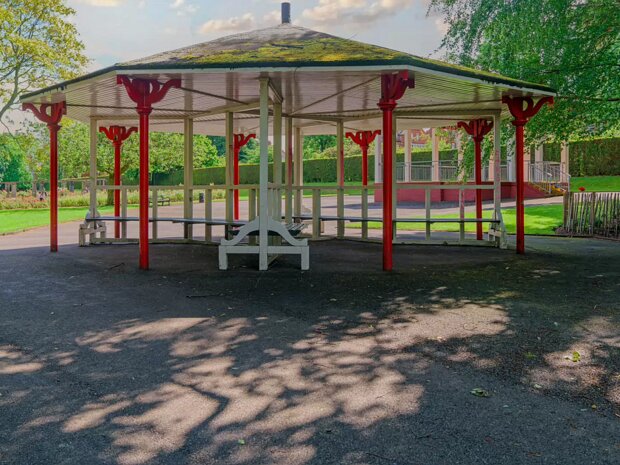 VICTORIAN SHELTER