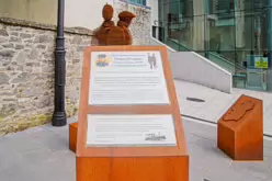 THE THOMAS WOODGATE MEMORIAL [AT BATEMAN QUAY IN KILKENNY CITY]-245480-1