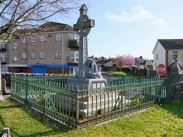 CELTIC CROSSES There is a large number of Celtic crosses in Mount St. Lawrence Cemetery, Limerick. It's a common sight in Catholic and...