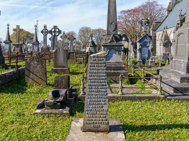 ROBERT POTTER MP MEMORIAL Robert Potter was a prominent figure in Limerick politics during the early 19th century. He served as a Member of...