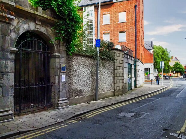 TAILOR'S LANE JULY 2024 In 1792, Tailor's Hall, situated on Back Lane, became the meeting place for the Catholic Committee