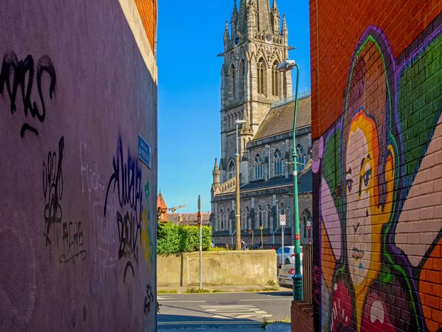 ST PETERS LANE MURALS St Peter's Lane is a small, somewhat forgotten lane in Phibsborough, Dublin 7. Connecting Cabra Park and St. Peter's...