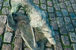 THE FAMINE MEMORIAL AT CUSTOM HOUSE QUAY [CHRISTMAS 2024]-245839-1