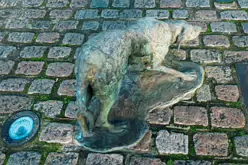 THE FAMINE MEMORIAL AT CUSTOM HOUSE QUAY [CHRISTMAS 2024]-245840-1