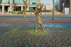 THE FAMINE MEMORIAL AT CUSTOM HOUSE QUAY [CHRISTMAS 2024]-245841-1