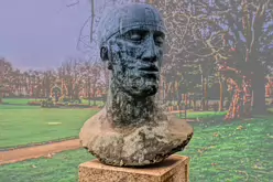 THE TRIBUTE HEAD BY DAME ELISABETH FRINK PHOTOGRAPHED CHRISTMAS DAY 2024 [A TRIBUTE TO NELSON MANDELA]-245744-1