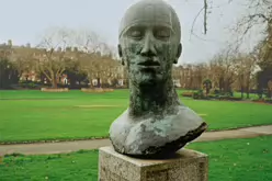 THE TRIBUTE HEAD BY DAME ELISABETH FRINK PHOTOGRAPHED CHRISTMAS DAY 2024 [A TRIBUTE TO NELSON MANDELA]-245745-1