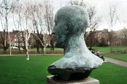 THE TRIBUTE HEAD BY DAME ELISABETH FRINK PHOTOGRAPHED CHRISTMAS DAY 2024 [A TRIBUTE TO NELSON MANDELA]-245748-1