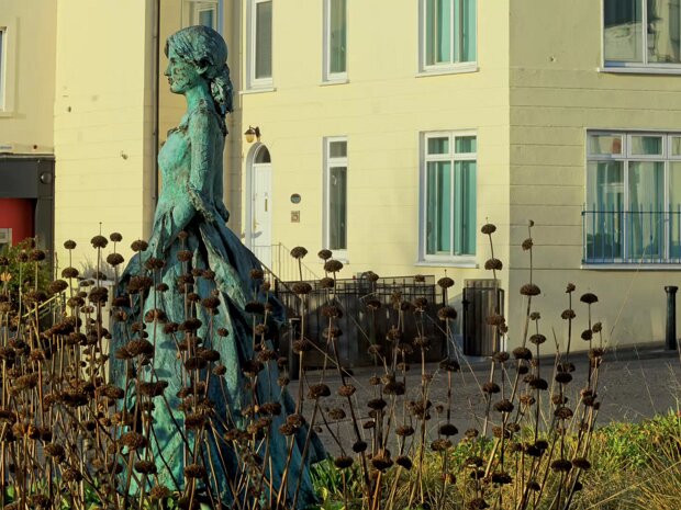 ANNE DEVLIN SCULPTURE The decision to erect a statue of Anne Devlin in Rathfarnham, rather than one of Robert Emmet, has been a subject of...