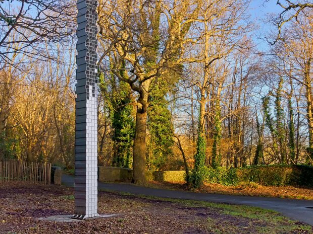 BY COBAN WALKER Within the serene landscape of Bushy Park stands Bushy, a captivating sculpture by Irish artist Corban Walker....