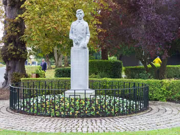 SEAN HEUSTON MEMORIAL The Seán Heuston Memorial Statue is a tribute to Seán Heuston (1891-1916), one of the leaders of the 1916 Easter Rising...