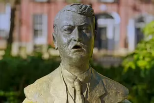 MICHAEL COLLINS BY DICK JOYNT [MERRION SQUARE PARK MAY 2024]-232853-1