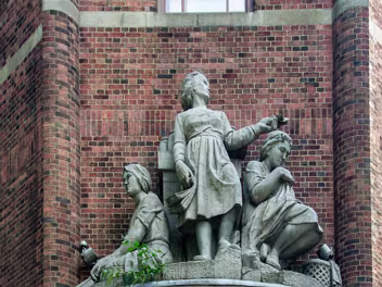 ABOUT THIS SCULPTURE