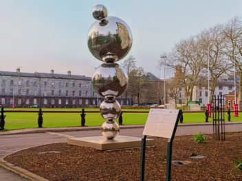 APPLES AND ATOMS Apples and Atoms, a sculpture by Eilis O'Connell, is a notable piece of public art on the Trinity College Dublin campus