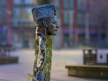 MORE ABOUT THIS SCULPTURE