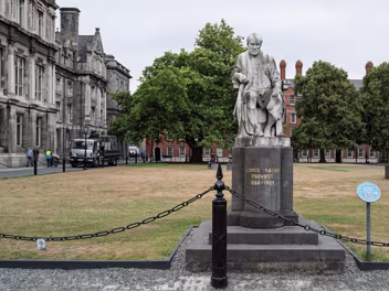HENRY MOOR SCULPTURE AT TRINITY