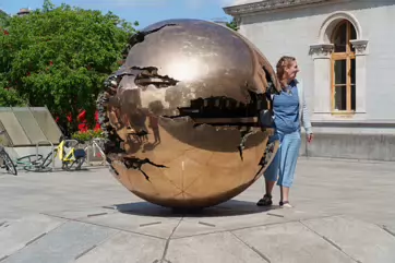 THE BERKELEY LIBRARY FORECOURT AND THE SPHERE WITHIN THE SPHERE [THE LIBRARY IS TO BE RENAMED]-219397-1