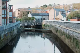ANNA LIVIA BRIDGE ACROSS THE LIFFEY [CHAPELIZOD VILLAGE ON BOTH SIDES OF THE RIVER]-231233-1