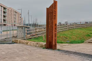 BISHOP STREET ENTRANCE TO TULLY PARK [COULD BE CORTEN STEEL SCULPTURES]-223576-1