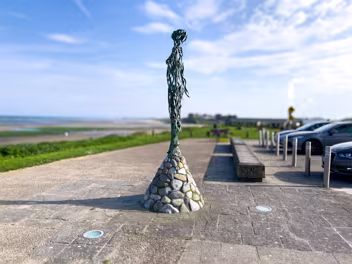 VOYAGER BY LINDA BRUNKER THIS SCULPTURE IS LOCATED AT LAYTOWN STRAND