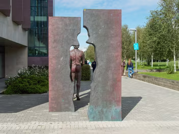 ABOUT THE SCULPTURE AND THS ARTIST