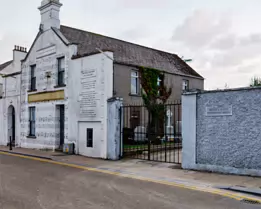 SWEET AS SUGAR STRONG AS STONE [OLD STONES MURAL IN CARLOW - SEANCLOCHA CHEATHARL]-239713-1
