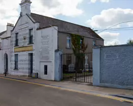 SWEET AS SUGAR STRONG AS STONE [OLD STONES MURAL IN CARLOW - SEANCLOCHA CHEATHARL]-239715-1