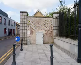THE UPRIGHT MEADOW ON COLLEGE STREET IN CARLOW [BY SAIDHBHIN GIBSON]-239717