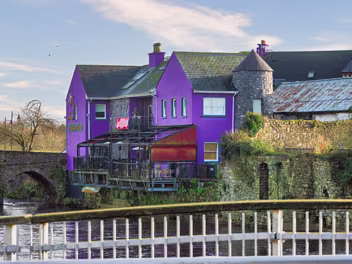 BAR AND RESTAURANT Sally's Riverside Bar & Cafe (traditionally known as Sally Rogers Bar) occupies a prominent position on the western...