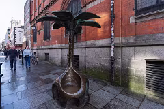 TEMPLE BAR SESSION 1 - SONY A1MkII WITH ZEISS BATIS 18MM LENS [TESTING 12 APRIL 2026]-268575