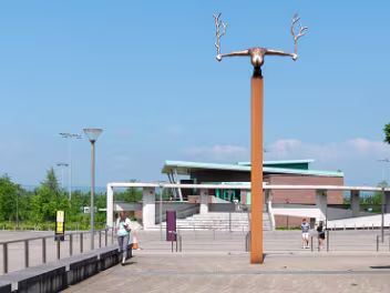 PHOTOGRAPHED 2018 2018 Visit: At the time, I mistakenly believed the sculpture was titled "The Diver" and couldn't find any information...