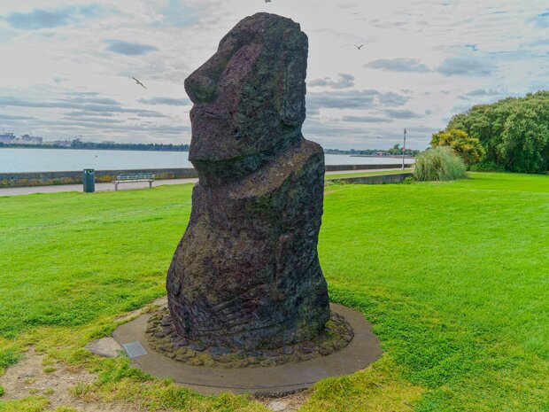 THE MAOI SCULPTURE It was presented to the City of Dublin by the Government of Chile in November 2004 as a symbol of friendship and...