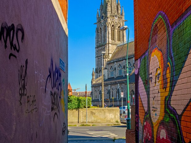 ST PETERS LANE MURALS St Peter's Lane is a small, somewhat forgotten lane in Phibsborough, Dublin 7. Connecting Cabra Park and St. Peter's...