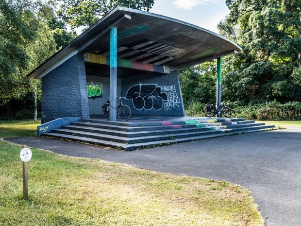 PARKS AND GARDENS Dublin is renowned for its abundance of well-maintained and well-managed public parks and green spaces, offering a...