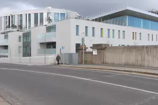 EXPLORING BROOKFIELD ROAD NOW DOMINATED BY THE NEW CHILDREN'S HOSPITAL [22 FEBRUARY 2025]-247849-1
